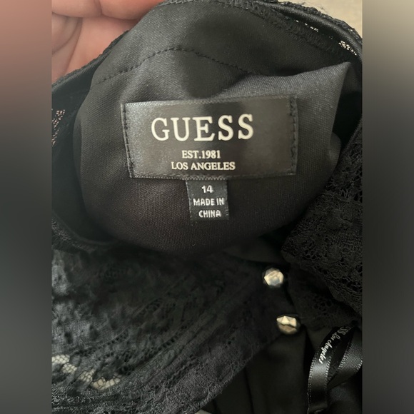 Guess dress-Lace with attached lining from the bust down-size 14 US - Picture 10 of 10